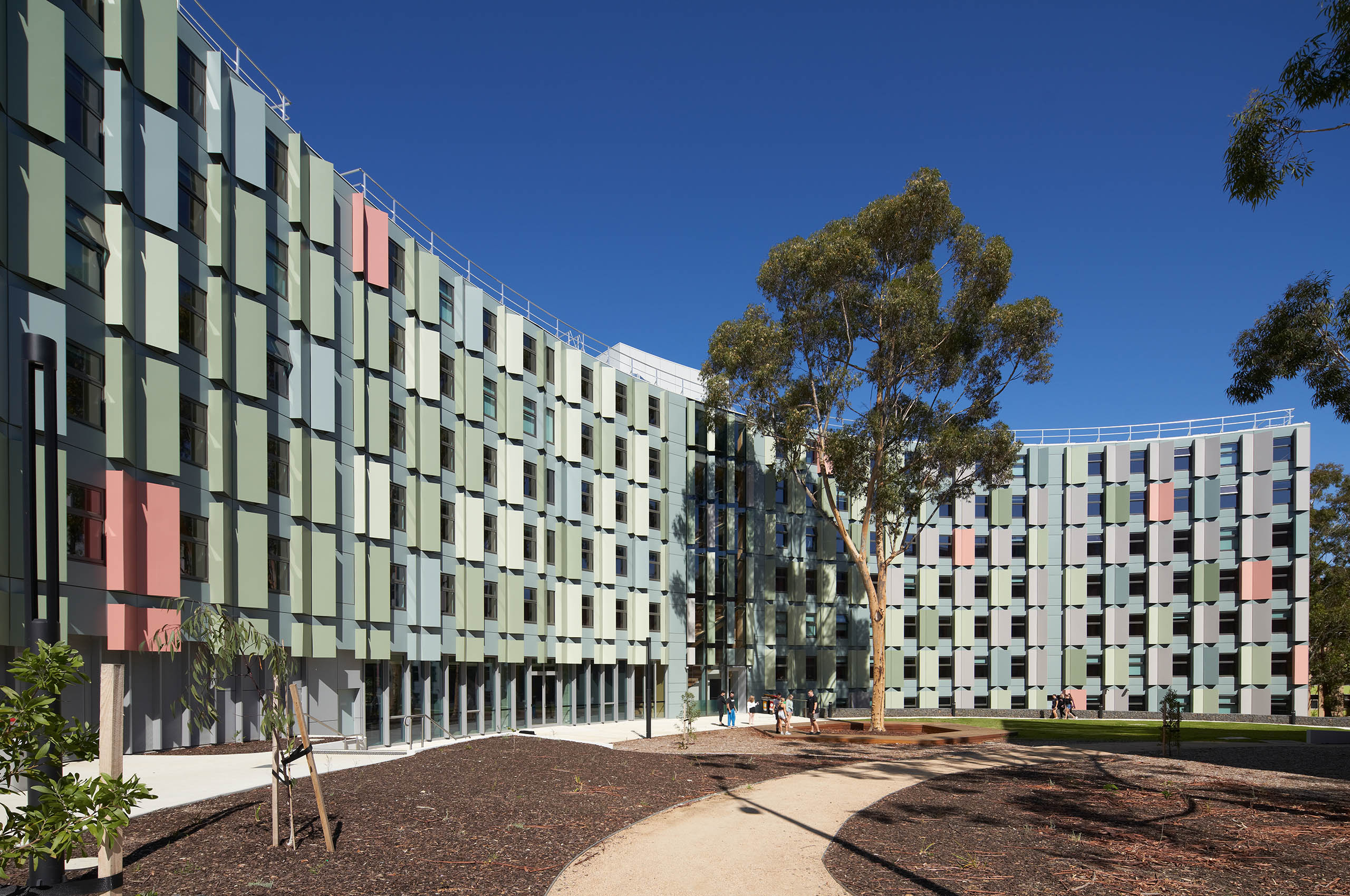 The accommodation is centrally located within the core campus on College Drive, just a two-minute walk from the Indoor Sports Centre.