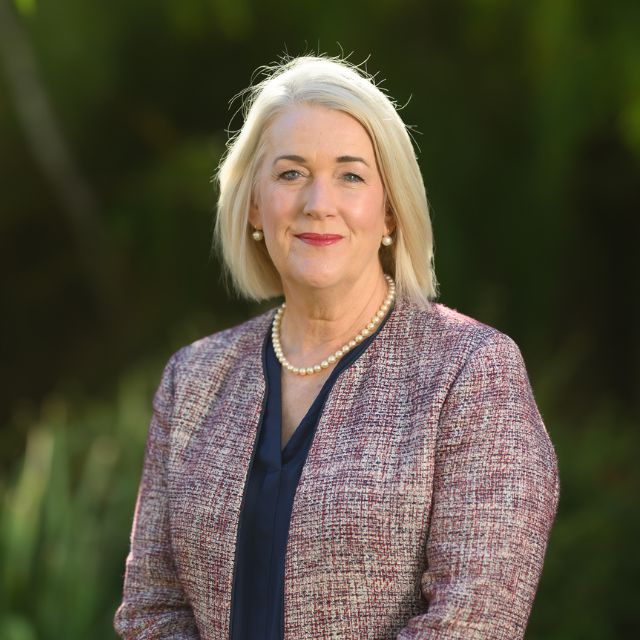 Photo of Professor Jane Mills