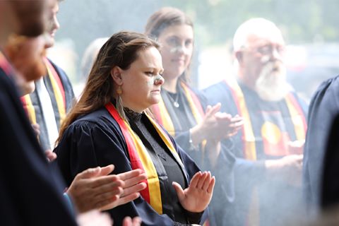 Indigenous graduates wear a 10cm stole.